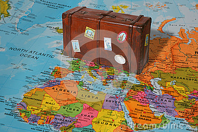travel-suitcase-world-map-30485293.jpg